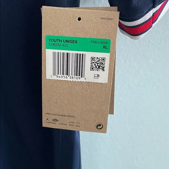 Paris Saint Germain 21/22 Messi Jersey - Picture 3 of 5